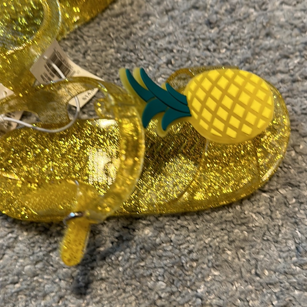 NWT Toddler Girl size 6T Yellow Jelly Sandals - Picture 7 of 7